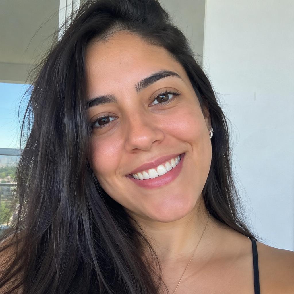 Fernanda L.